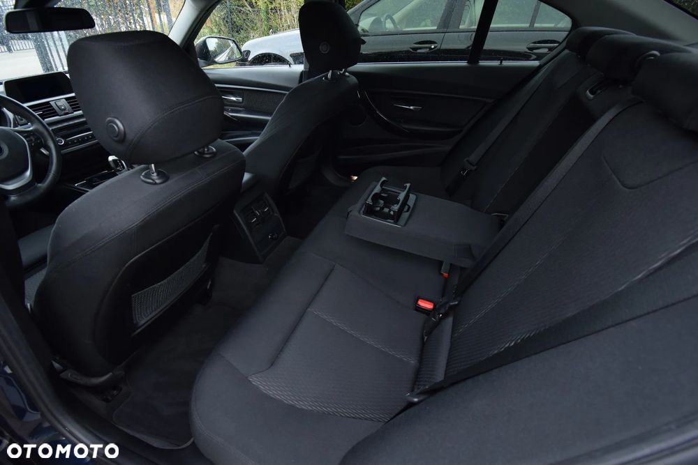 BMW Seria 3 - 37