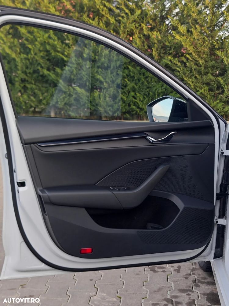 Skoda Octavia 2.0 TDI DSG Sportline - 25