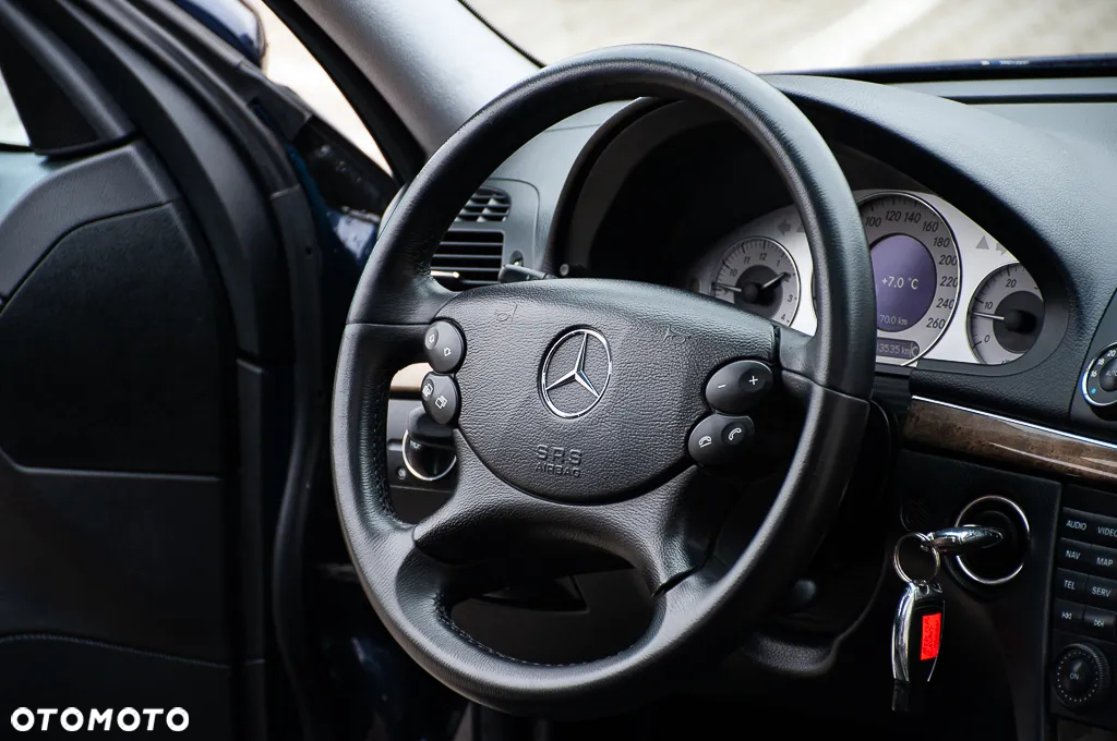 Mercedes-Benz Klasa E - 23