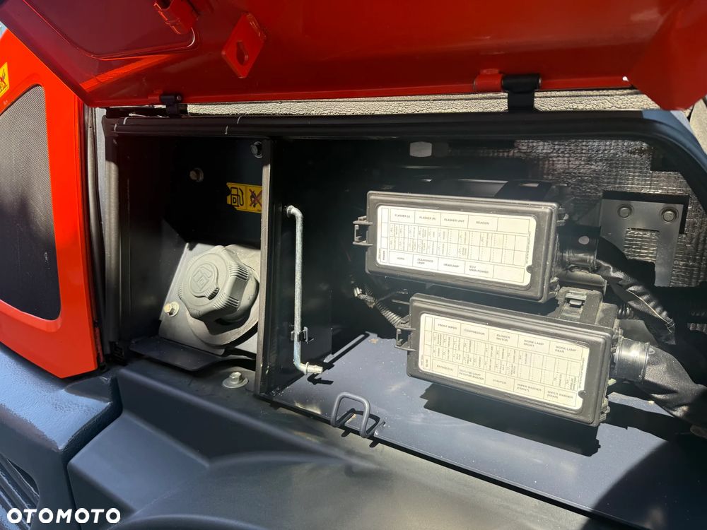Kubota R070 - 16