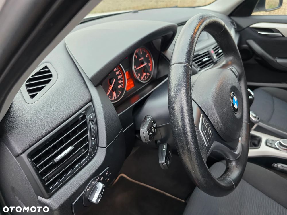 BMW X1 sDrive18d xLine - 22