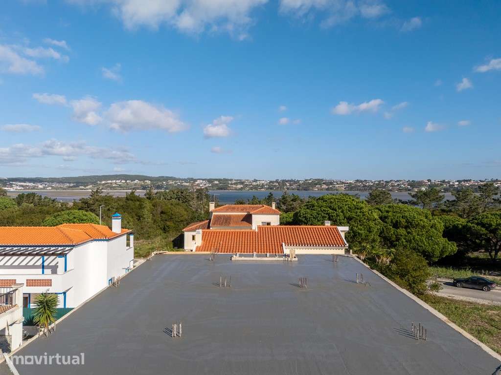 Moradia a apenas 220 metros da Lagoa de Óbidos - Grande imagem: 4/17