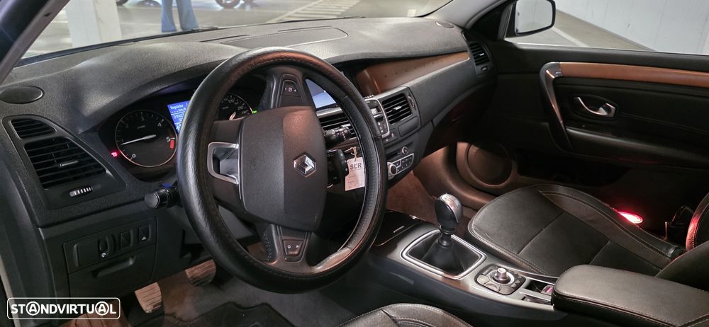 Renault Laguna 2.0 dCi Initiale - 8