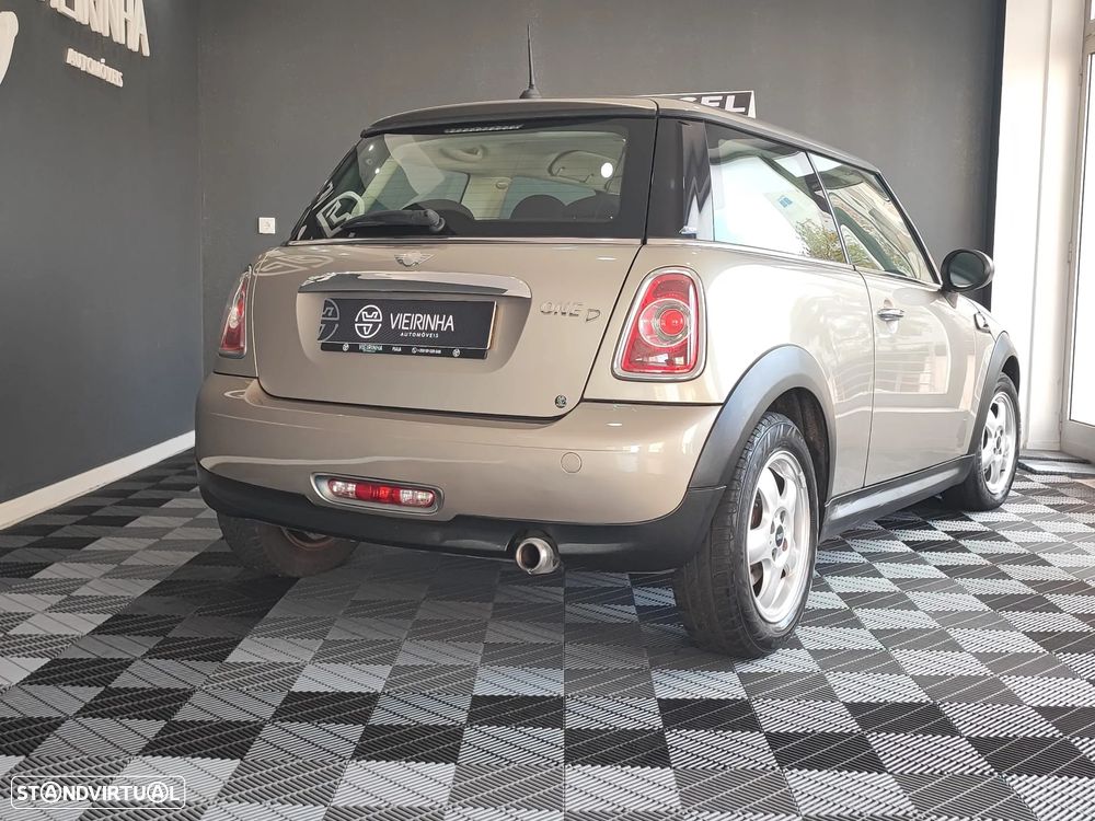 MINI 3 Portas One D - 10