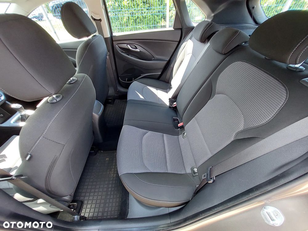 Hyundai i30 1.5 DPI Classic + - 12
