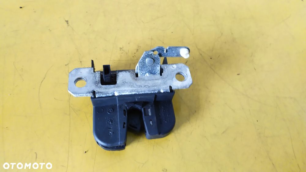 ZAMEK KLAPY TYŁ POLO 9N 6Q6827505B - 3