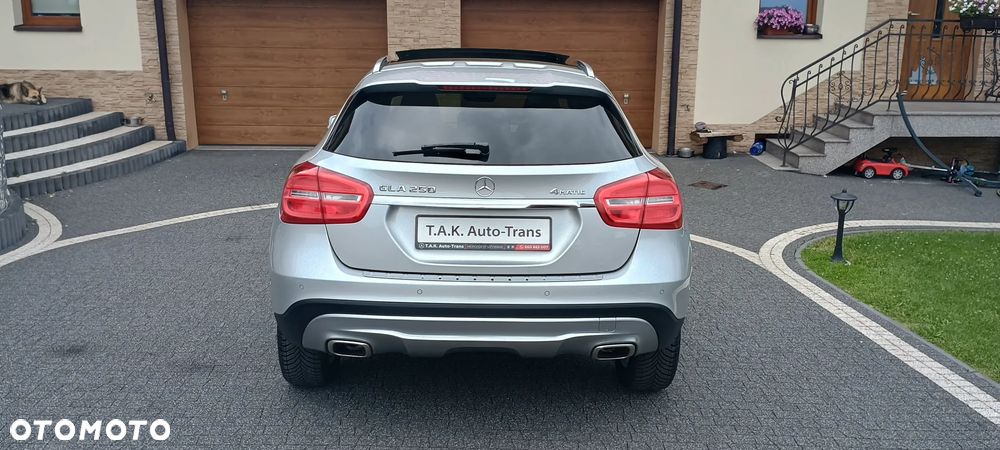 Mercedes-Benz GLA 250 4Matic 7G-DCT - 7