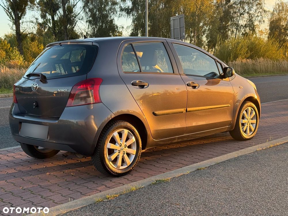 Toyota Yaris 2008 photo 2