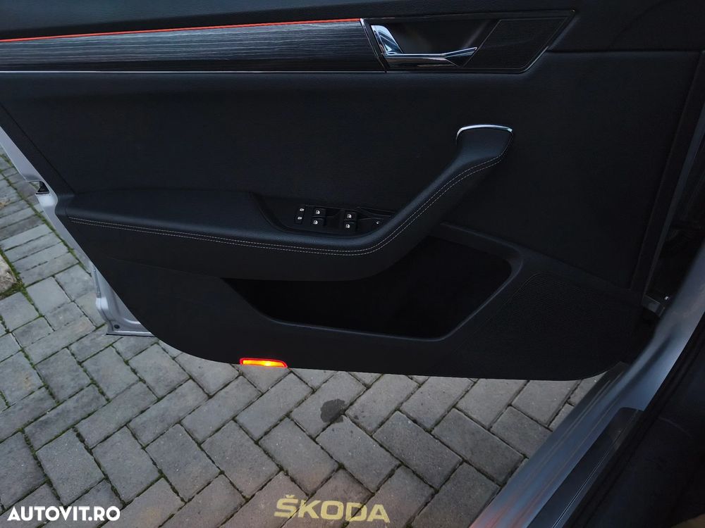 Skoda Superb Combi 2.0 TDI DSG Style - 9