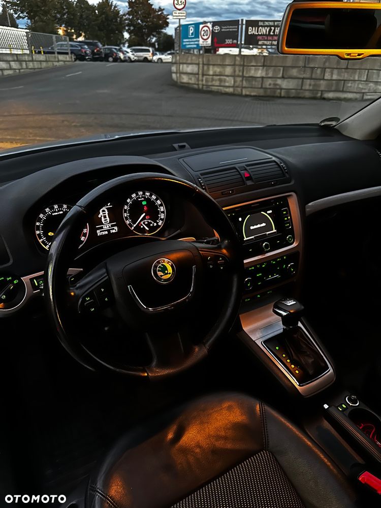 Skoda Octavia Combi 2.0 TDI DPF DSG Elegance - 10