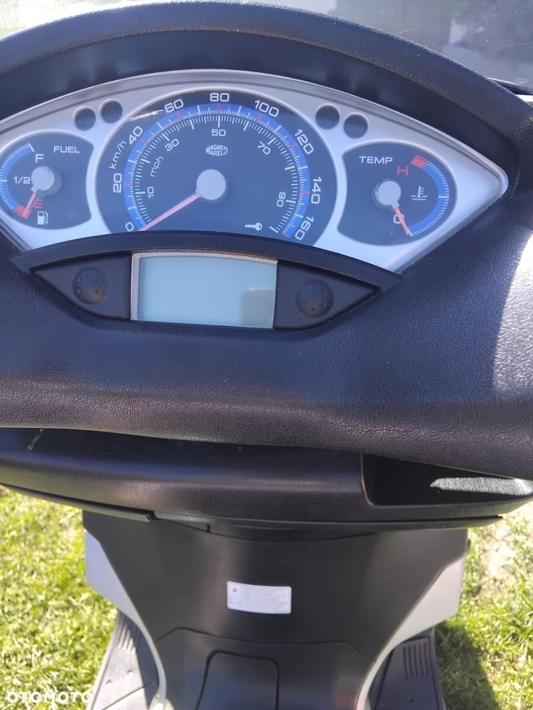 Yamaha X-max - 5