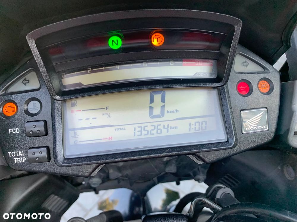 Honda VFR - 13