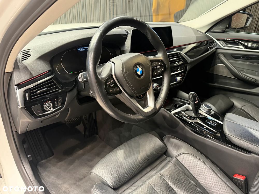 BMW Seria 5 530i xDrive - 4