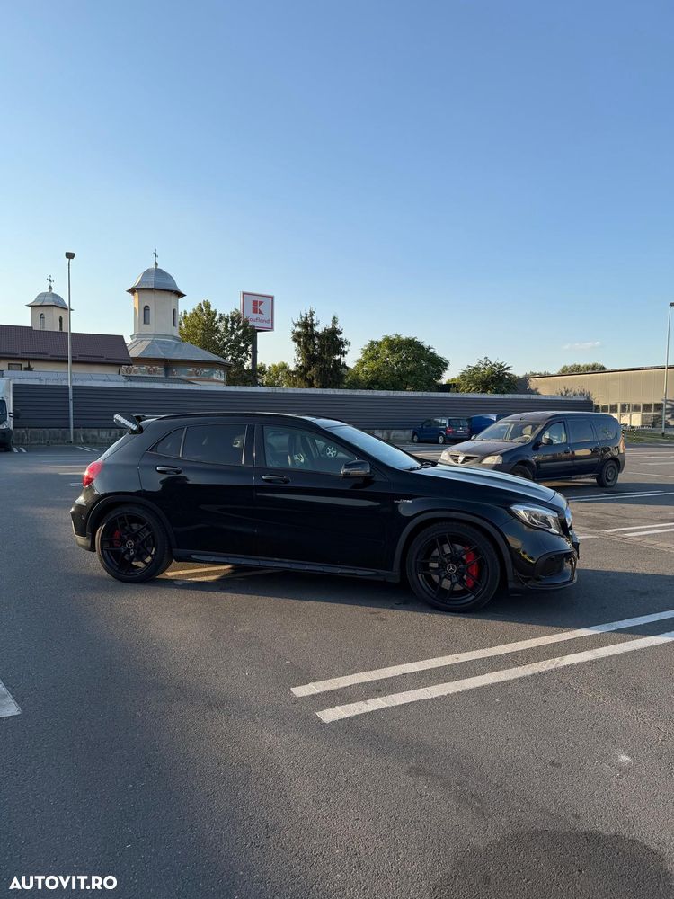 Mercedes-Benz GLA - 4