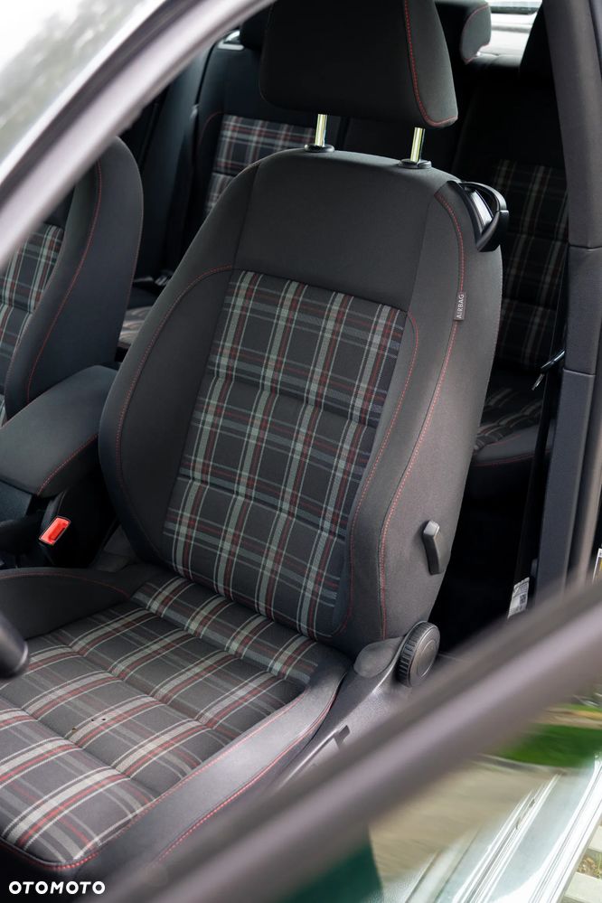 Volkswagen Golf 2.0 GTI - 18