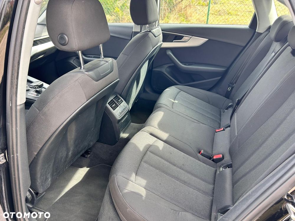 Audi A4 Limousine - 12