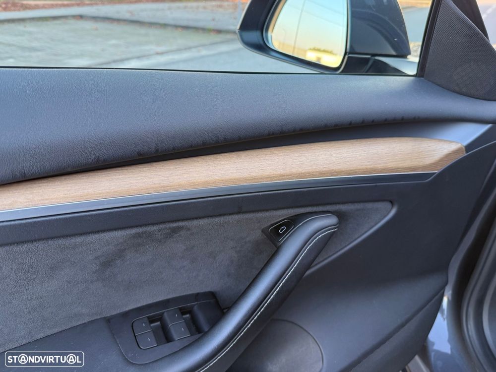 Tesla Model 3 Long-Range Dual Motor AWD - 12