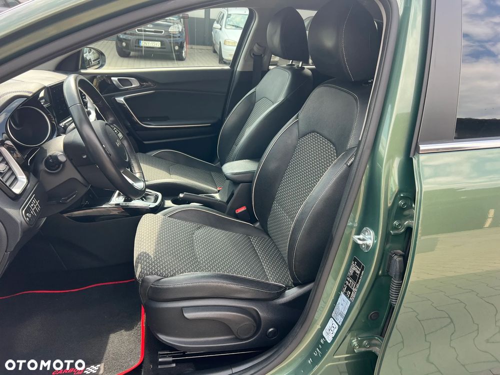 Kia Ceed - 10