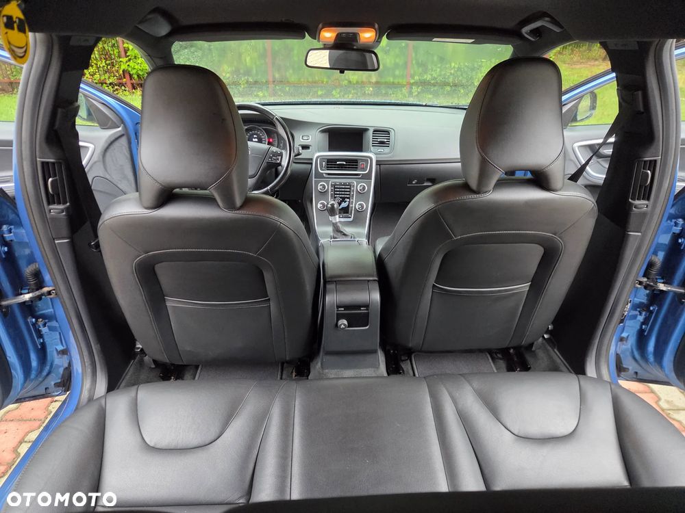 Volvo V60 D3 Momentum - 9
