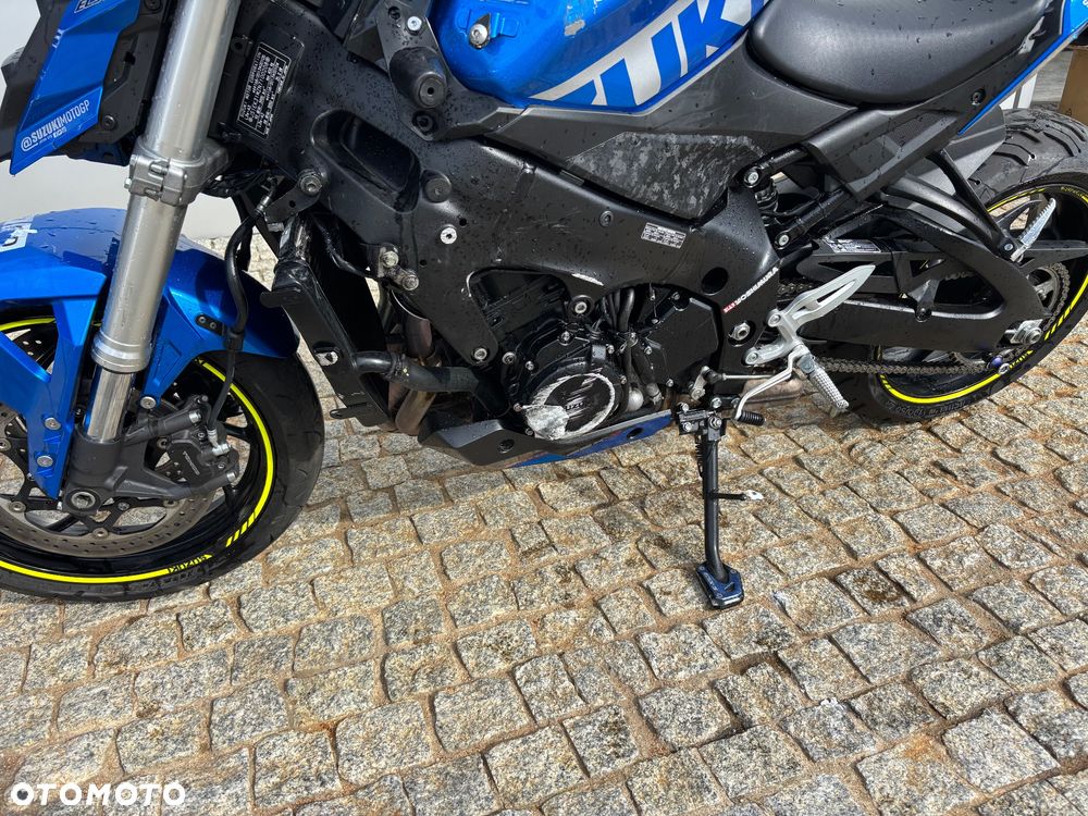 Suzuki GSX - 4