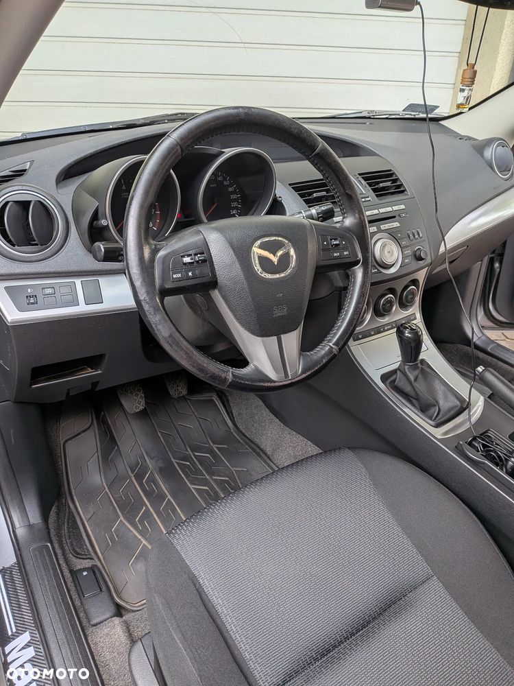 Mazda 3 1.6 Active + - 8