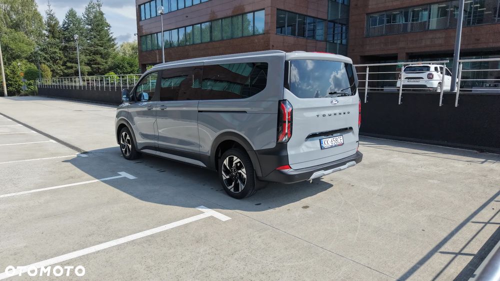 Ford Tourneo Custom - 12