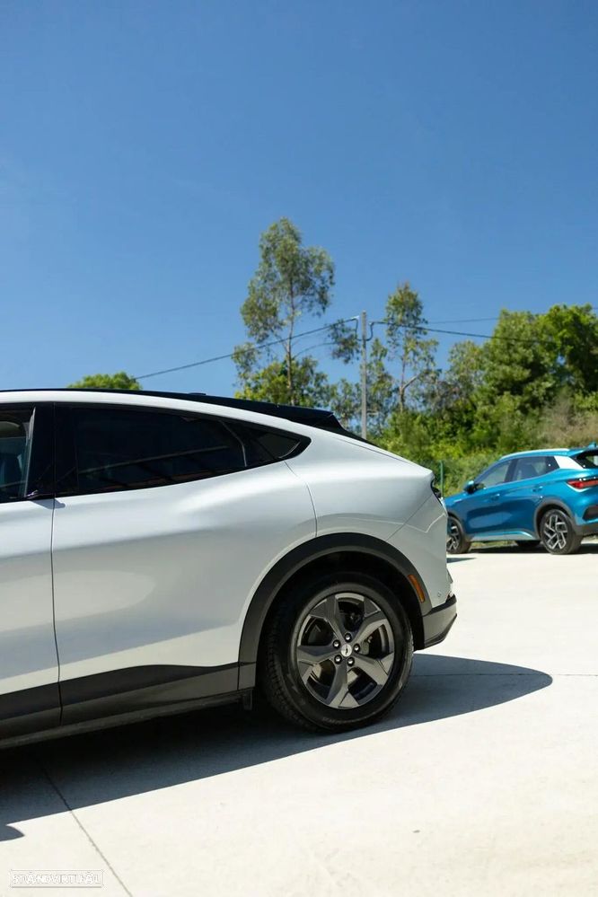 Ford Mustang Mach-E 75.7 kWh Premium AWD - 18