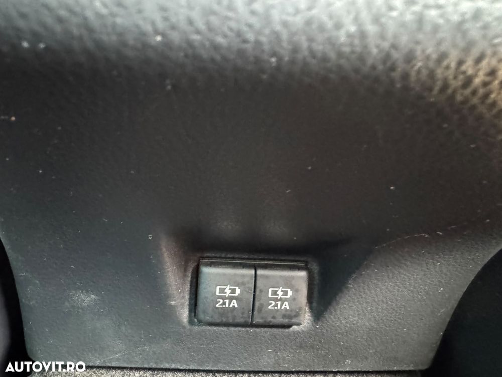 Toyota Camry 2.5 Dynamic - 32