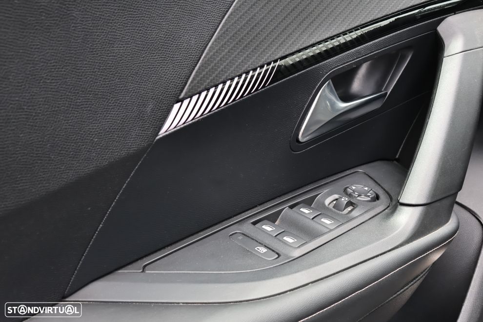 Peugeot 2008 1.2 Hybrid Allure e-DCS6 - 16