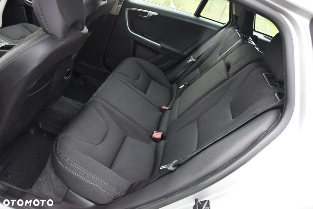 Volvo V60 D4 Momentum - 23