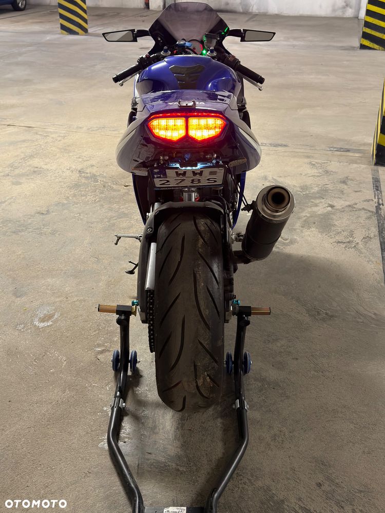 Yamaha R6 - 3