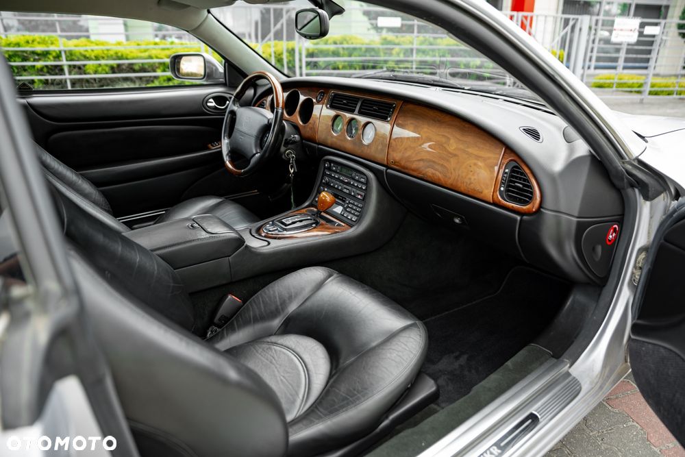 Jaguar XK8 - 29