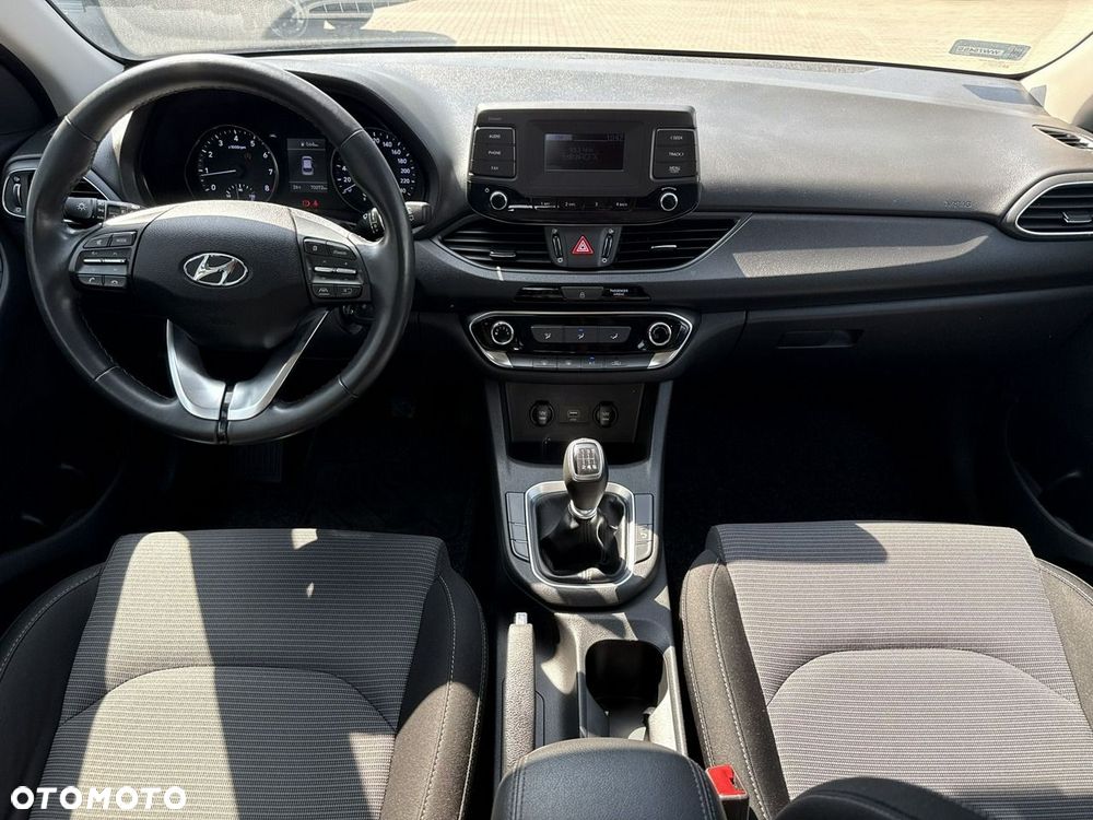 Hyundai i30 1.5 DPI Classic + - 22