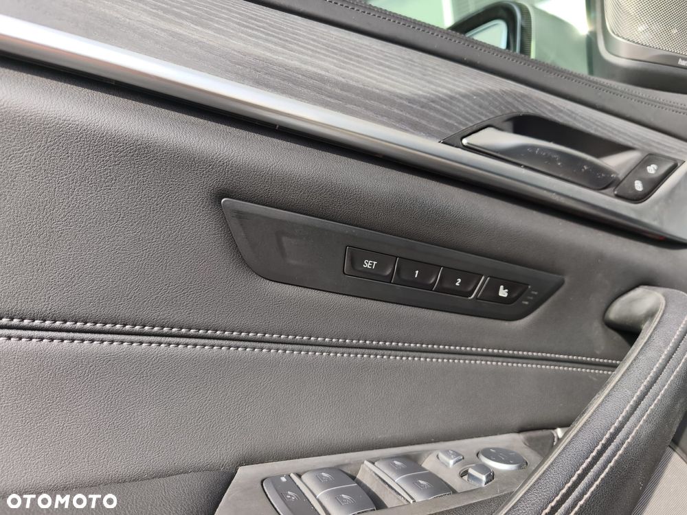 BMW Seria 5 530d xDrive Luxury Line - 7