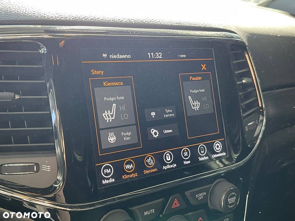 Jeep Grand Cherokee - 22