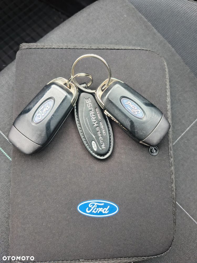 Ford Fiesta 1.1 S&S TITANIUM - 32