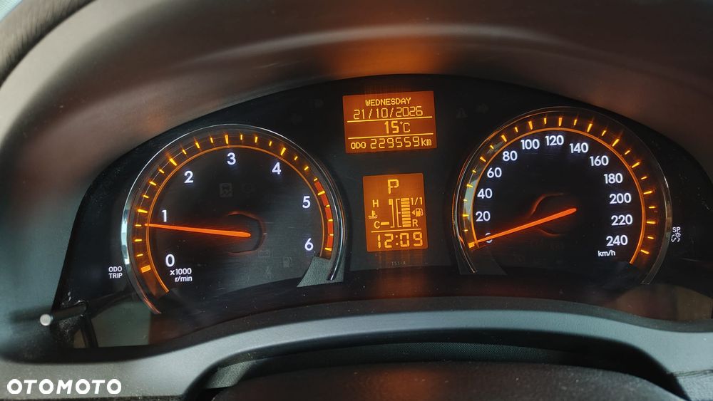 Toyota Avensis 2011 photo 2