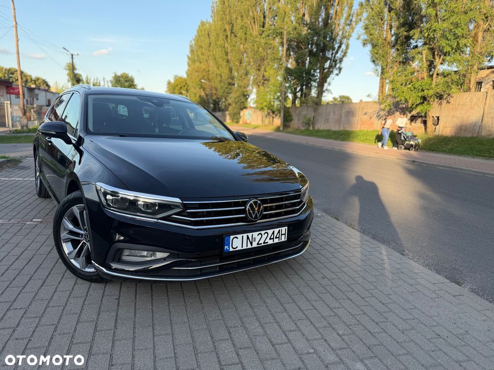 Volkswagen Passat - 1