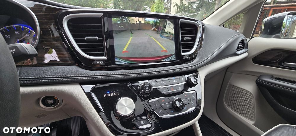 Chrysler Pacifica - 11