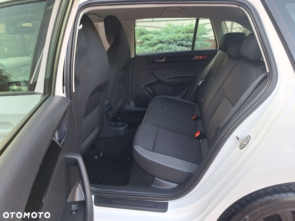 Skoda RAPID Spb 1.0 TSI Style - 8