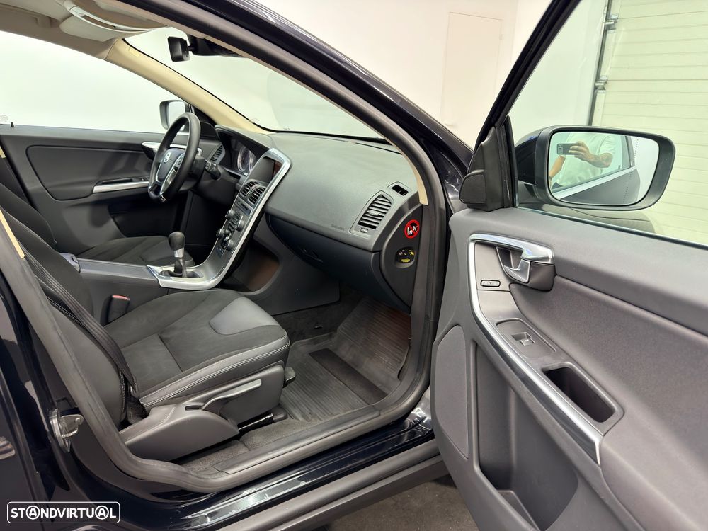 Volvo XC 60 2.0 D4 DRIVe Momentum - 16