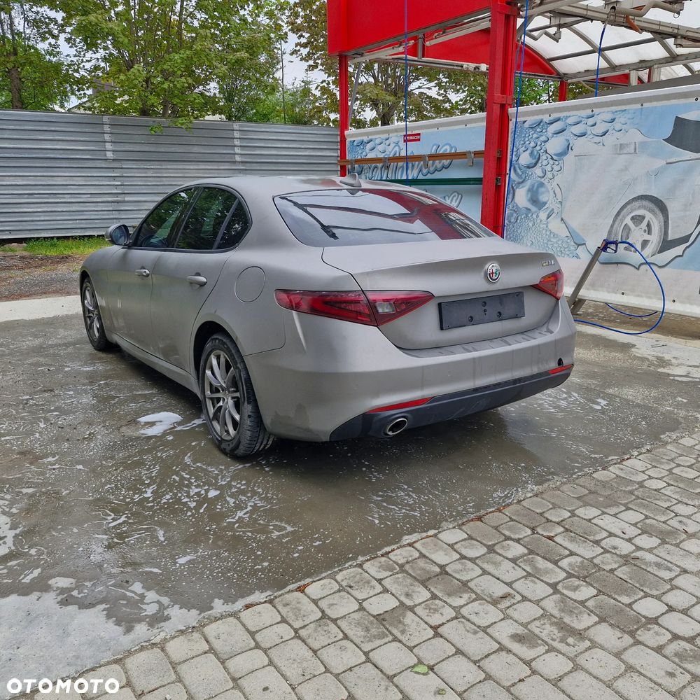 Alfa Romeo Giulia 2.2 - 4