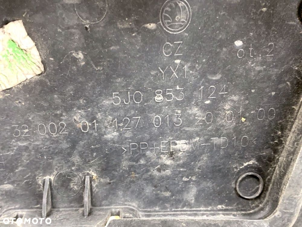 ATRAPA GRILL  SKODA ROOMSTER Praktik (5J) 2007 - 2015 1.4 TDI 59 kW [80 KM] olej napędowy 2007 - - 4