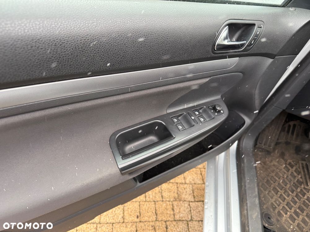 Volkswagen Golf V 1.9 TDI Comfortline - 15