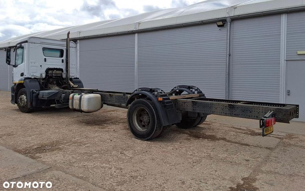 Mercedes-Benz 1824 - 3