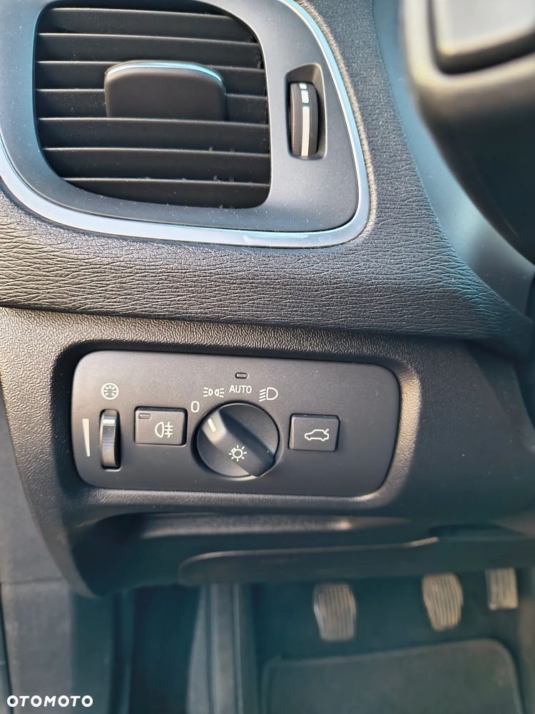 Volvo V40 D2 Momentum - 19