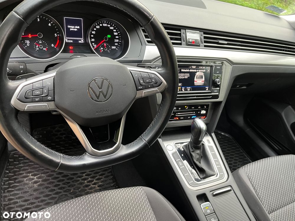 Volkswagen Passat 2.0 TDI EVO Essence DSG - 9