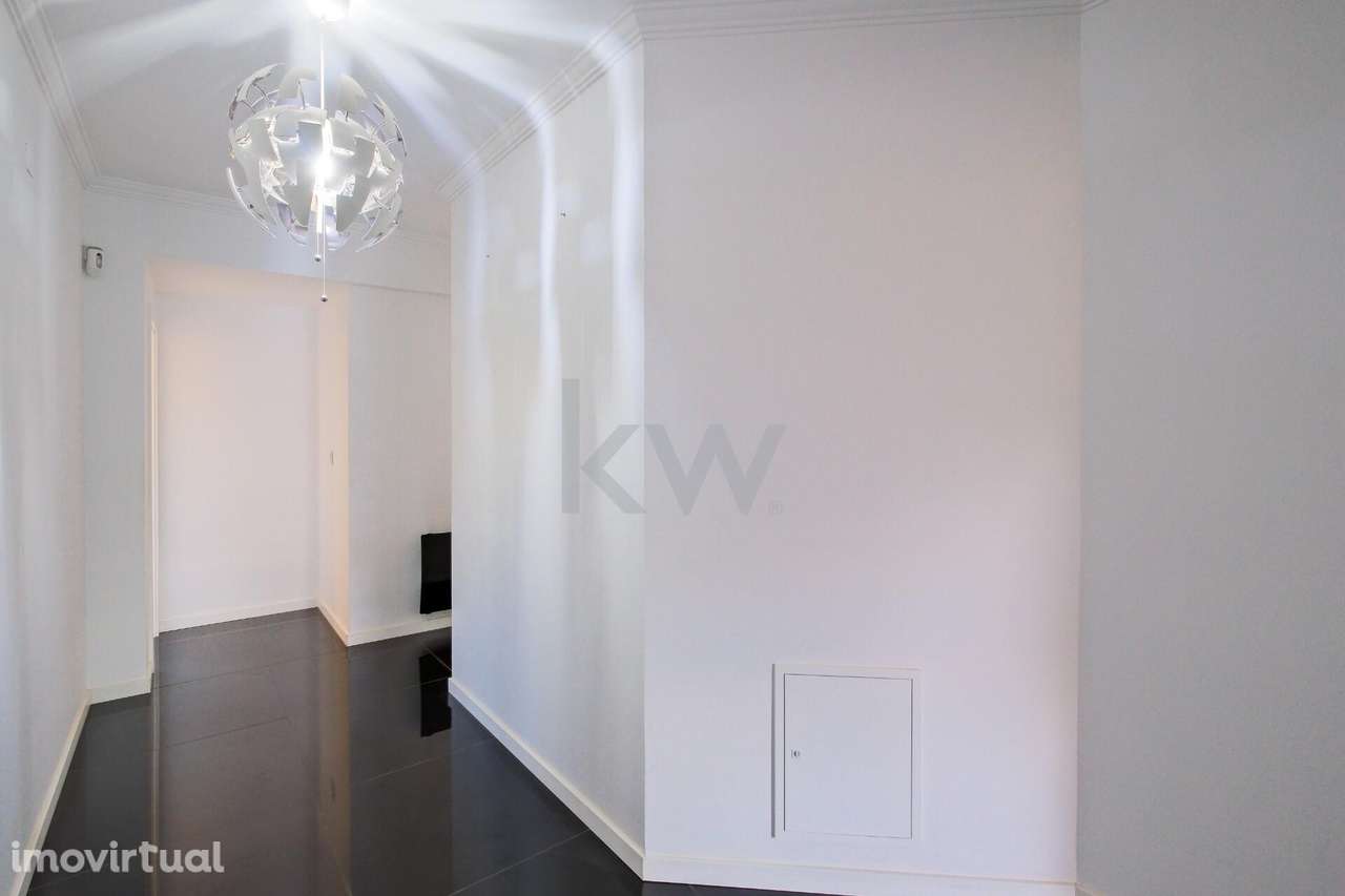 Apartamento T4 duplex remodelado e com garagem na Costa da Guia - Grande imagem: 3/50