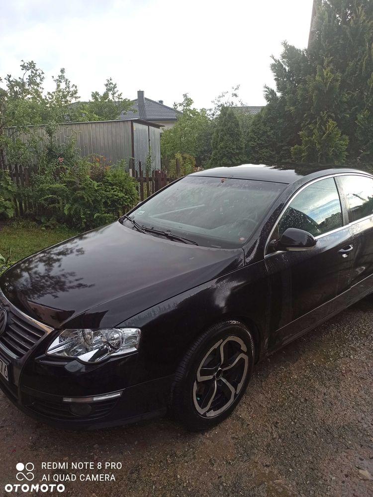Volkswagen Passat - 1