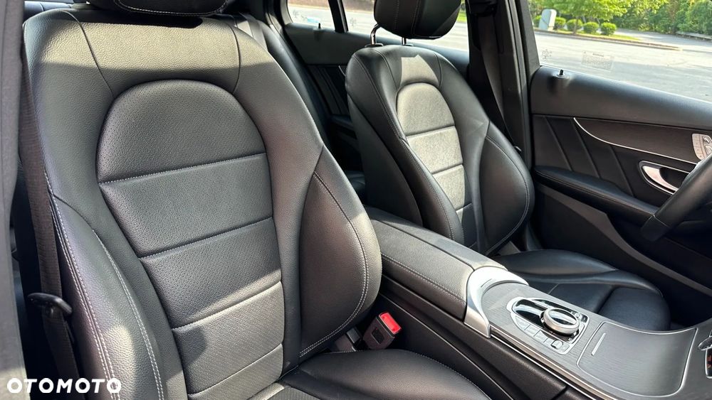Mercedes-Benz Klasa C 300 9G-TRONIC AMG Line - 26